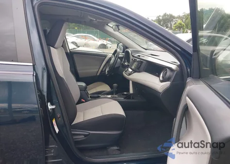 2018 Toyota Rav4 Xle z USA, uszkodzony, nr VIN JTMRFREV8JJ252315